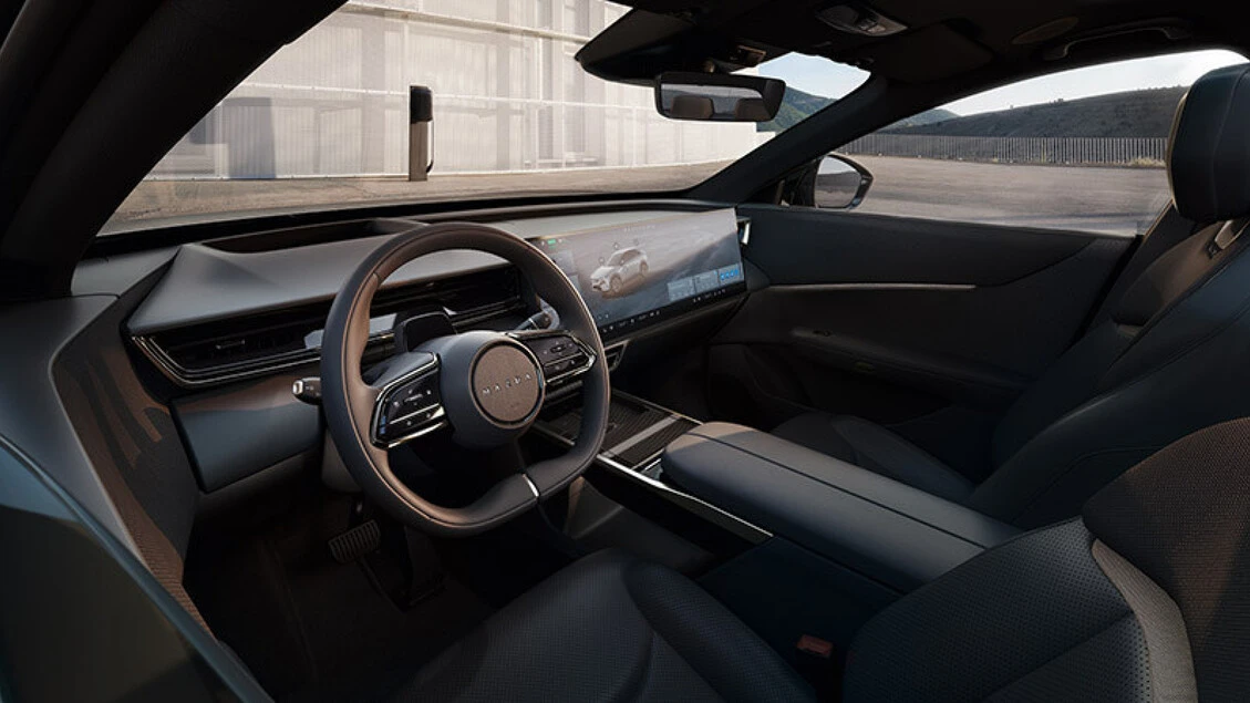 Mazda CX-6e, l'abitacolo è stato pensato per trasmettere qualità ed armonia