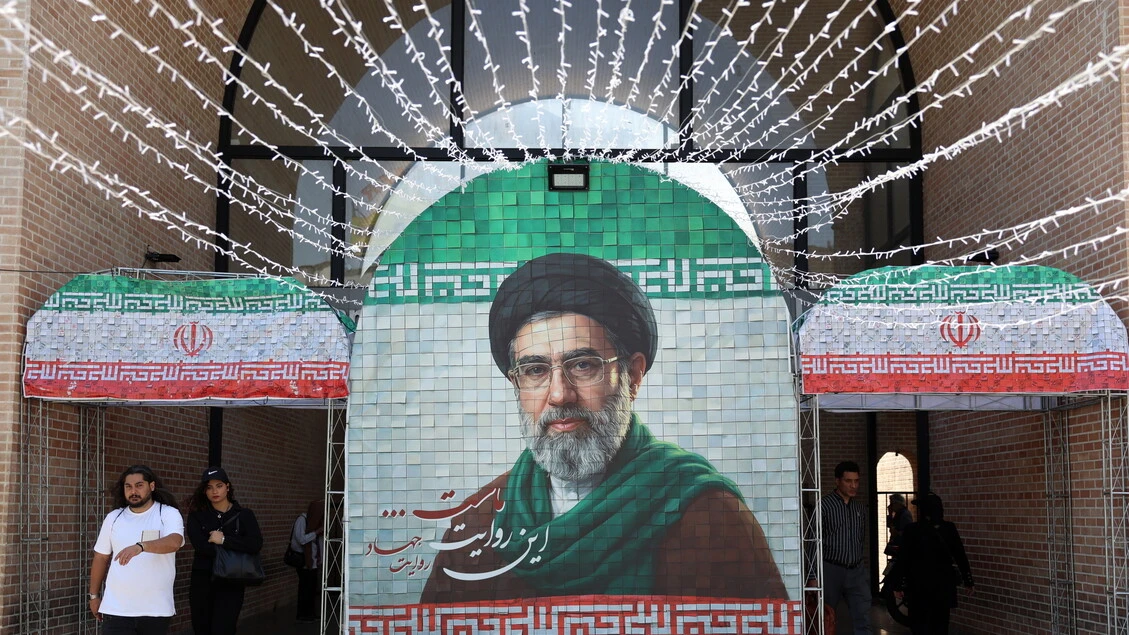 Wsj, Iran parla per la prima volta di Khamenei, 'lesioni a rotula e schiena'