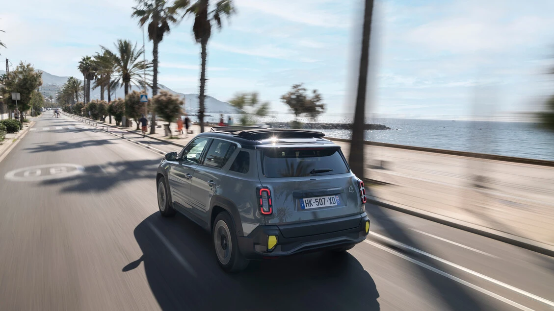 Renault 4 E-Tech Electric Plein Sud, il design si apre al cielo