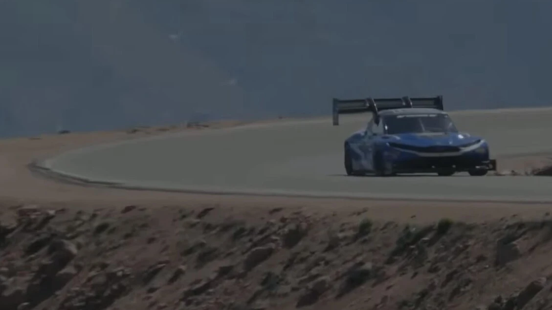 Pikes Peak 2026, Dumas vince mentre Faggioli chiude terzo