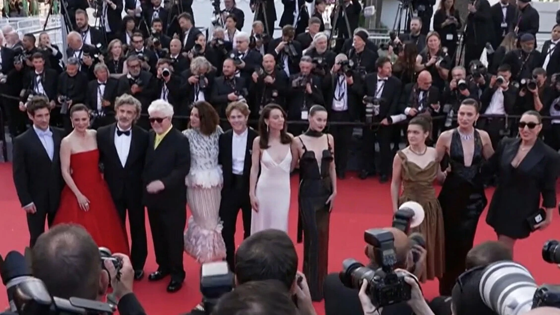Cannes, Almodovar sul red carpet con il cast del suo 