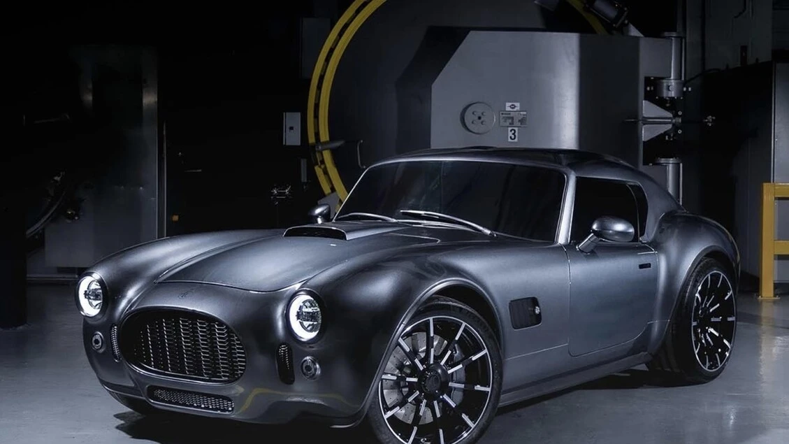 Torna l'AC Cobra GT Coupe: tetto fisso e coda tronca, fino a 320 km/h