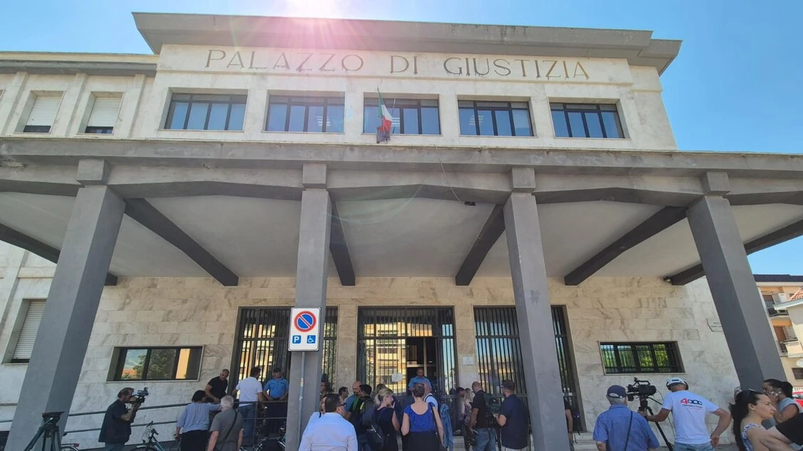 Sorelle ritrovate: interrogatori conclusi, i fermati hanno risposto al gip