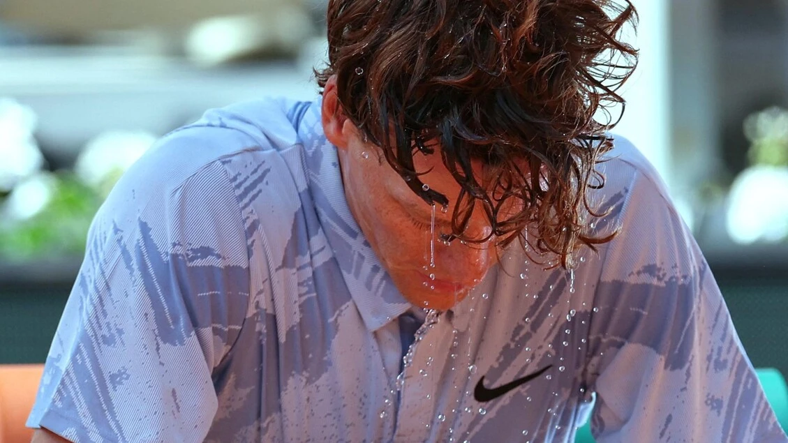 Sinner crollo choc, 'senza energie' e sfuma il sogno Roland Garros