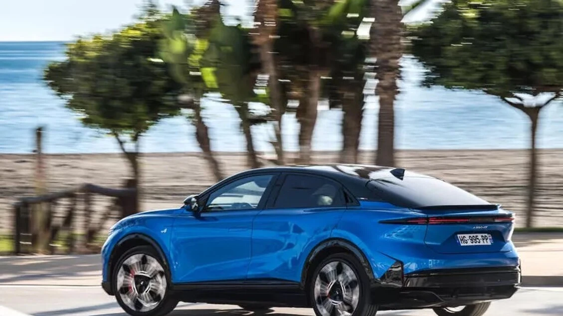 Alpine A390, una sportiva a misura di guidatore