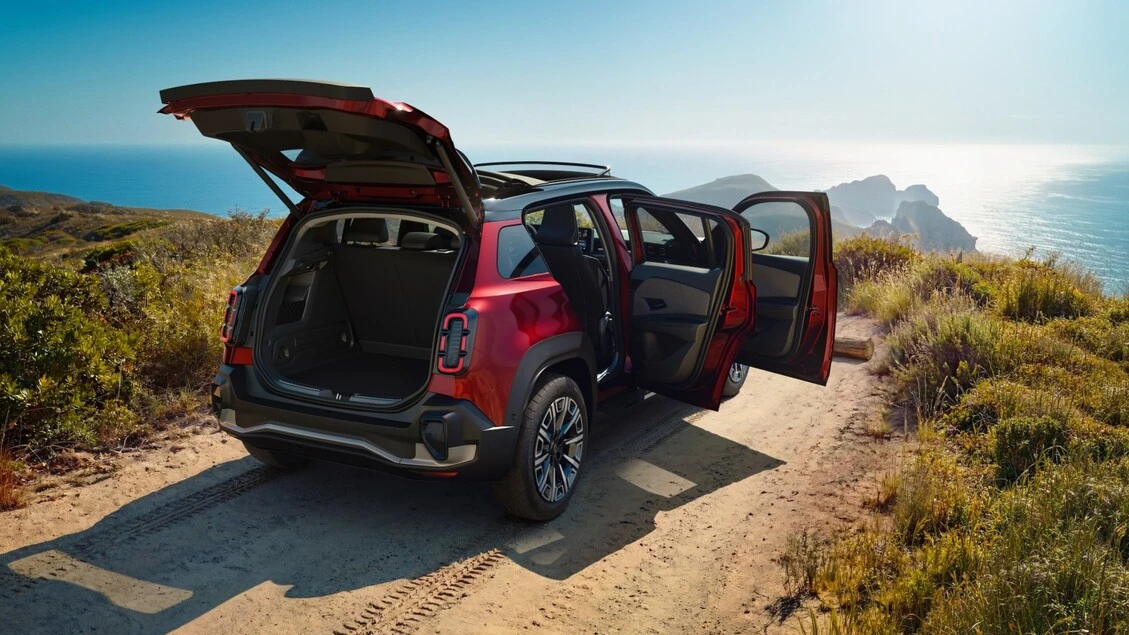 Renault 4 E-Tech Electric Plein Sud, in Italia versione con tetto apribile in tessuto