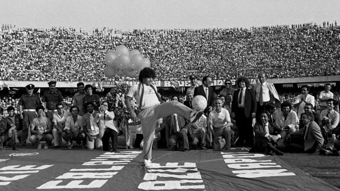 'Maradona incontra il Giappone' con le foto di Luciano Ferrara e Federica Gioffredi