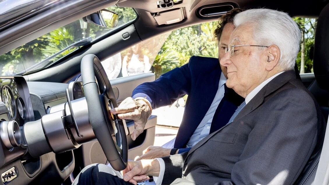 La nuova Ferrari Luce presentata al Quirinale a Mattarella