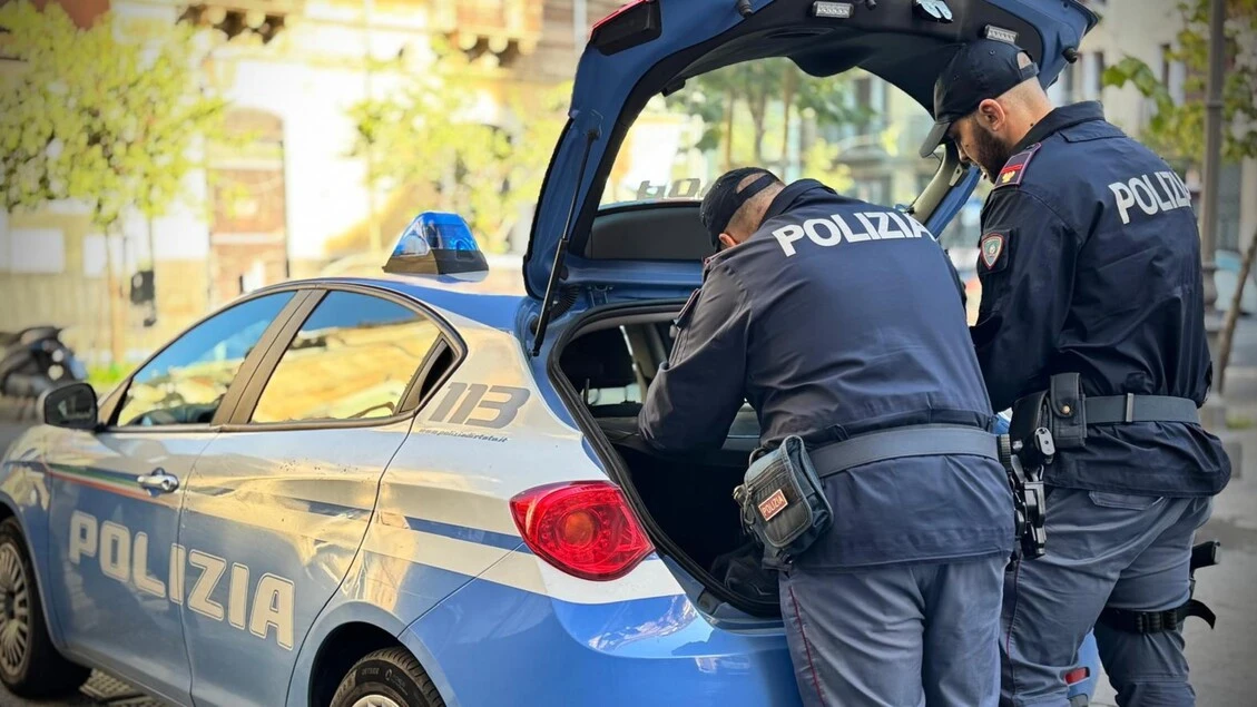 Schiacciato da un muletto in un'azienda di logistica, morto operaio