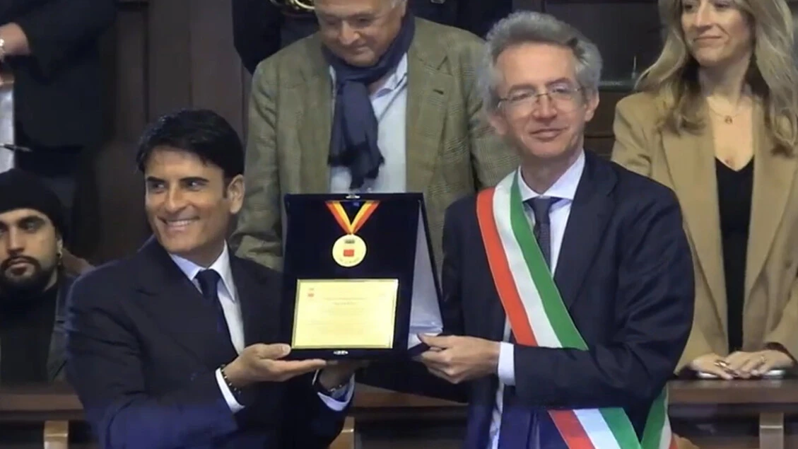 Napoli, Sal Da Vinci riceve la medaglia della citta'