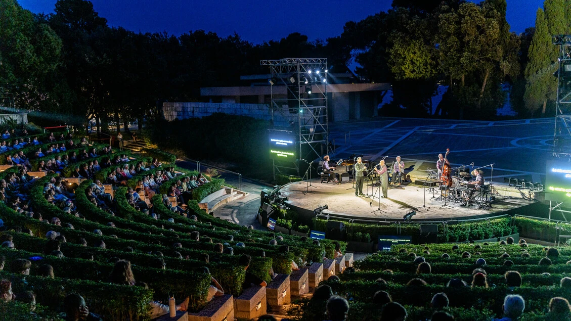 Biennale teatro, perdita di identità e confini tra scienza e emigrazioni