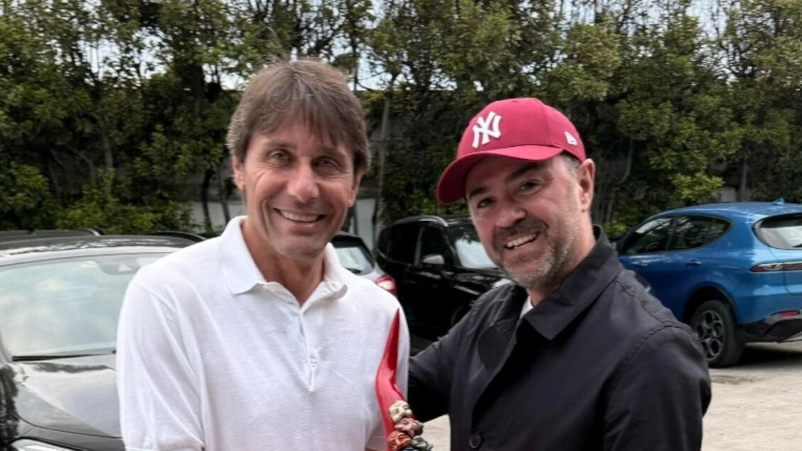 Calcio: corno rosso e rito anti malocchio per Conte a Castel Volturno