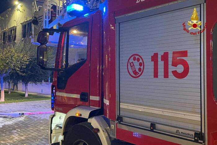 Incendiato portone casa eurodeputato FdI Francesco Ventola