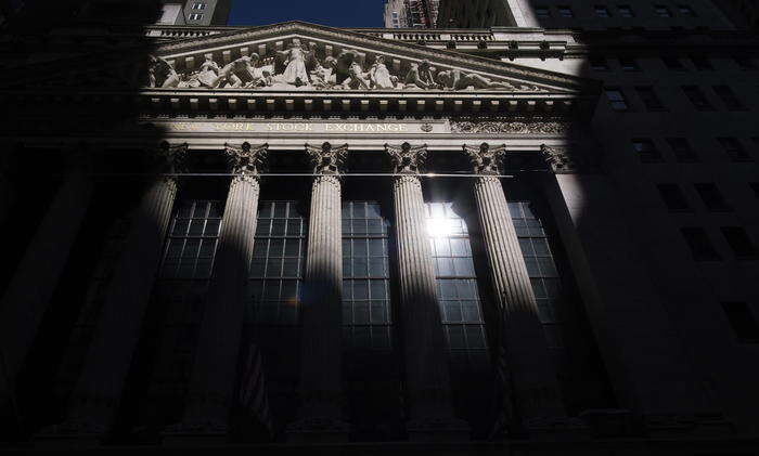 Wall Street apre contrastata, Dj -0,23%, Nasdaq +0,38%