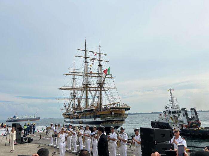 L'Amerigo Vespucci lascia Singapore, 'ponte tra le culture'