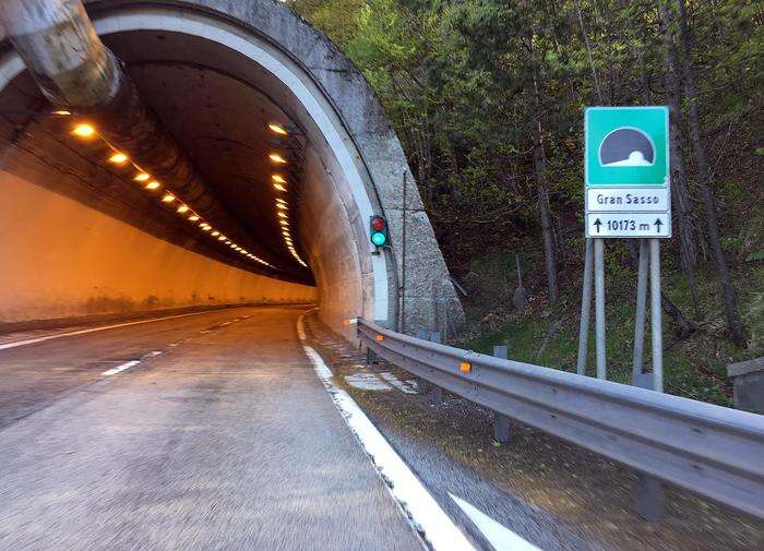 Traforo Gran Sasso, da oggi transito a senso unico alternato