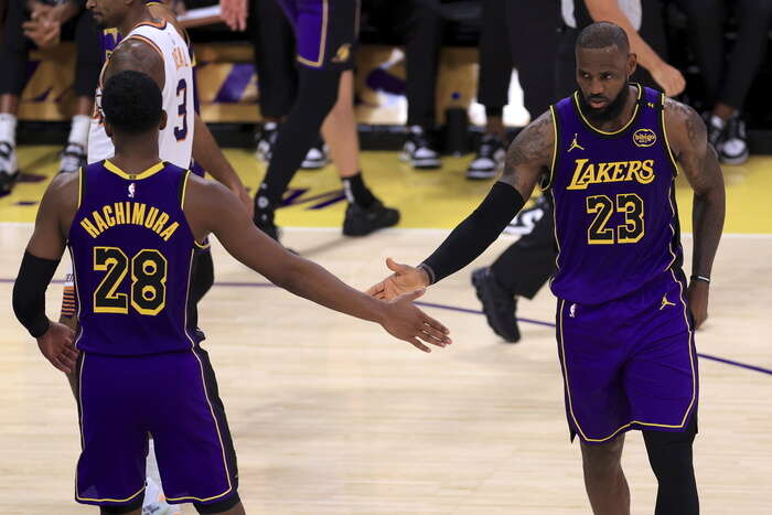 Basket: Nba; LeBron e Davis trascinano i Lakers, San Antonio ko