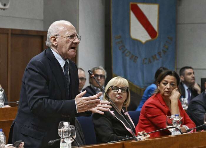 Campania, passa legge che porta De Luca a terza candidatura