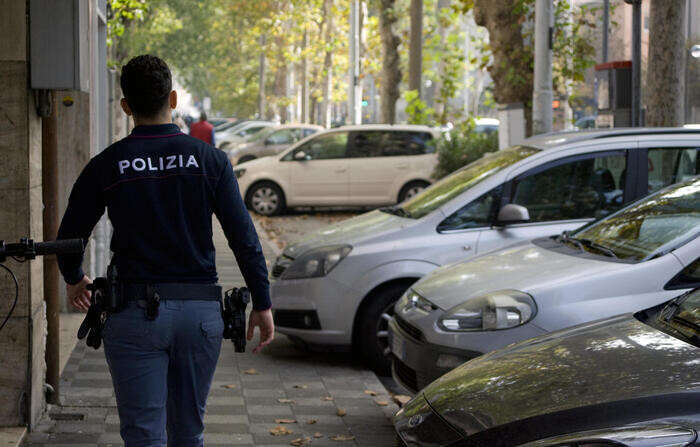 Botte senza motivo a un cameriere, tre arresti a Napoli