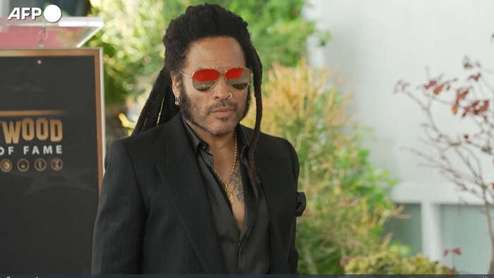 Lenny Kravitz scopre la stella della Walk of Fame di Hollywood