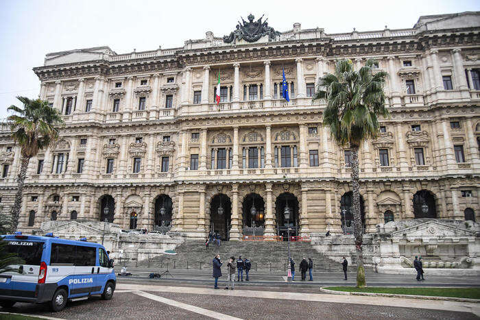 Falsi sugli straordinari, due carabinieri assolti