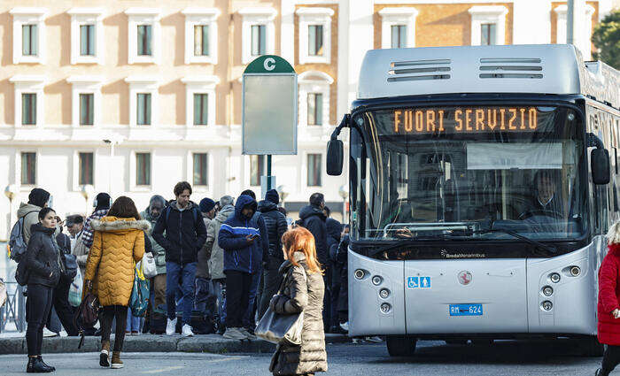 Lunedì stop bus e metro a Roma, l'8/11 è sciopero nazionale