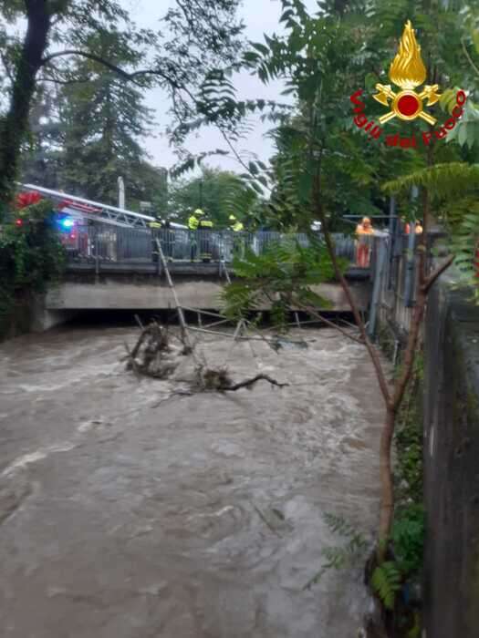 Maltempo: ponteggio metallico cade nel Seveso