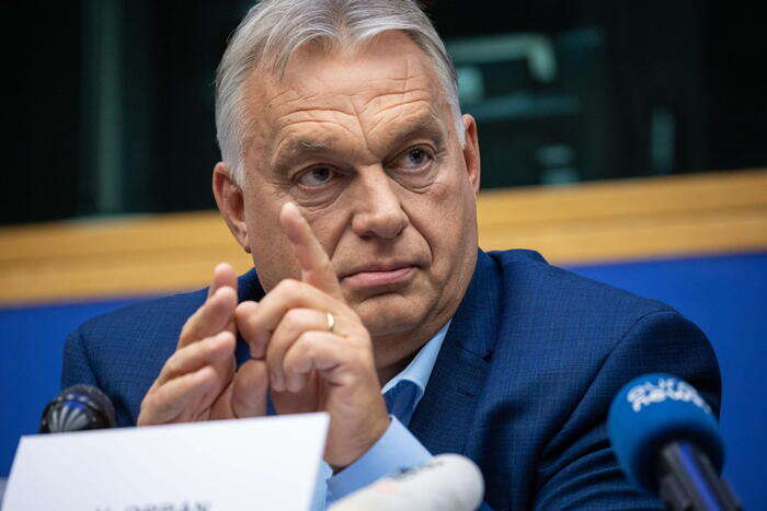 Orban, 'sui migranti hotspot fuori l'Ue unica soluzione'