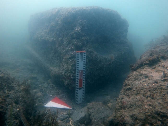 Nelle acque di Grado rinvenuta ara funeraria di epoca romana