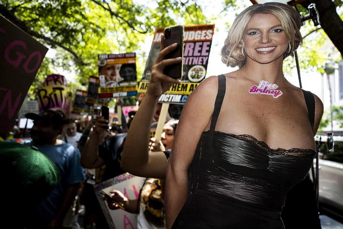 Britney patteggia col padre, paga le spese legali