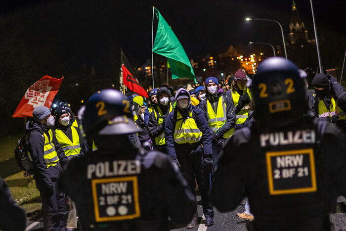 In Germania manifestanti ostacolano l'avvio del congresso di Afd