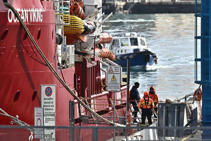 Ocean Viking verso Ancona con 21 migranti, 'rianimata una bimba'