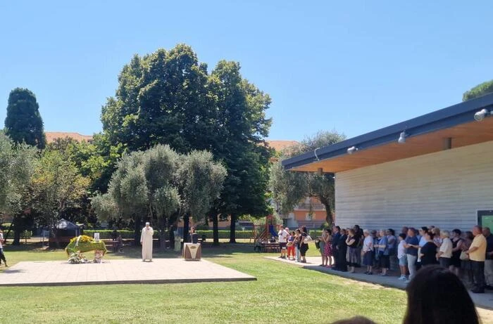 Addio a Jasmine, la bimba morta affogata in una piscina