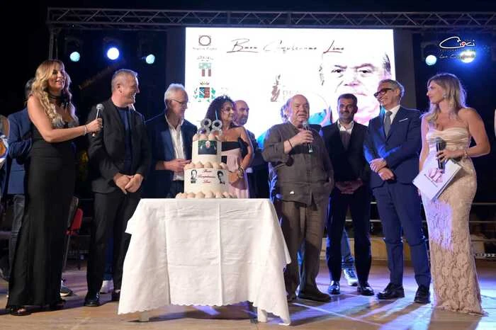 Festa per Banfi a Canosa, 'contento ci sia mio nome in teatro'