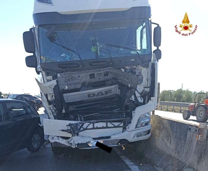 Maxi tamponamento dopo assalto a portavalori in Puglia, 4 feriti