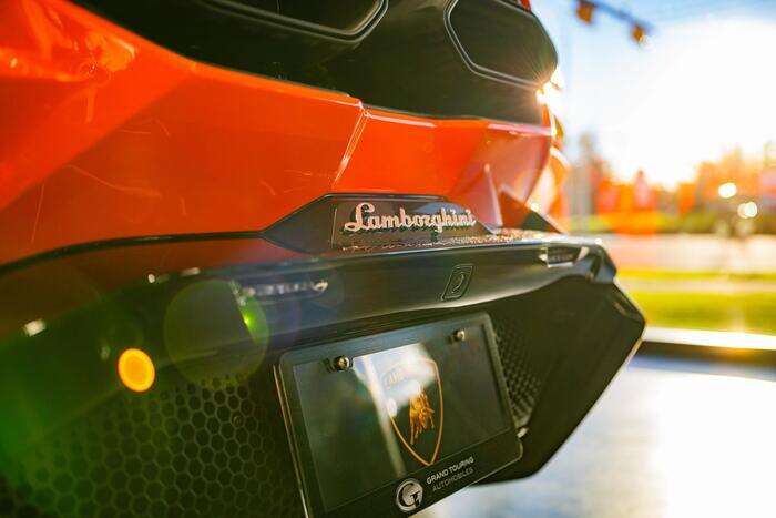 Lamborghini aggiorna lo showroom di Calgary