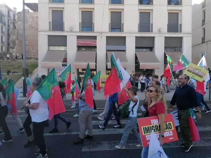 Portogallo, manifestazione di Chega contro l'immigrazione