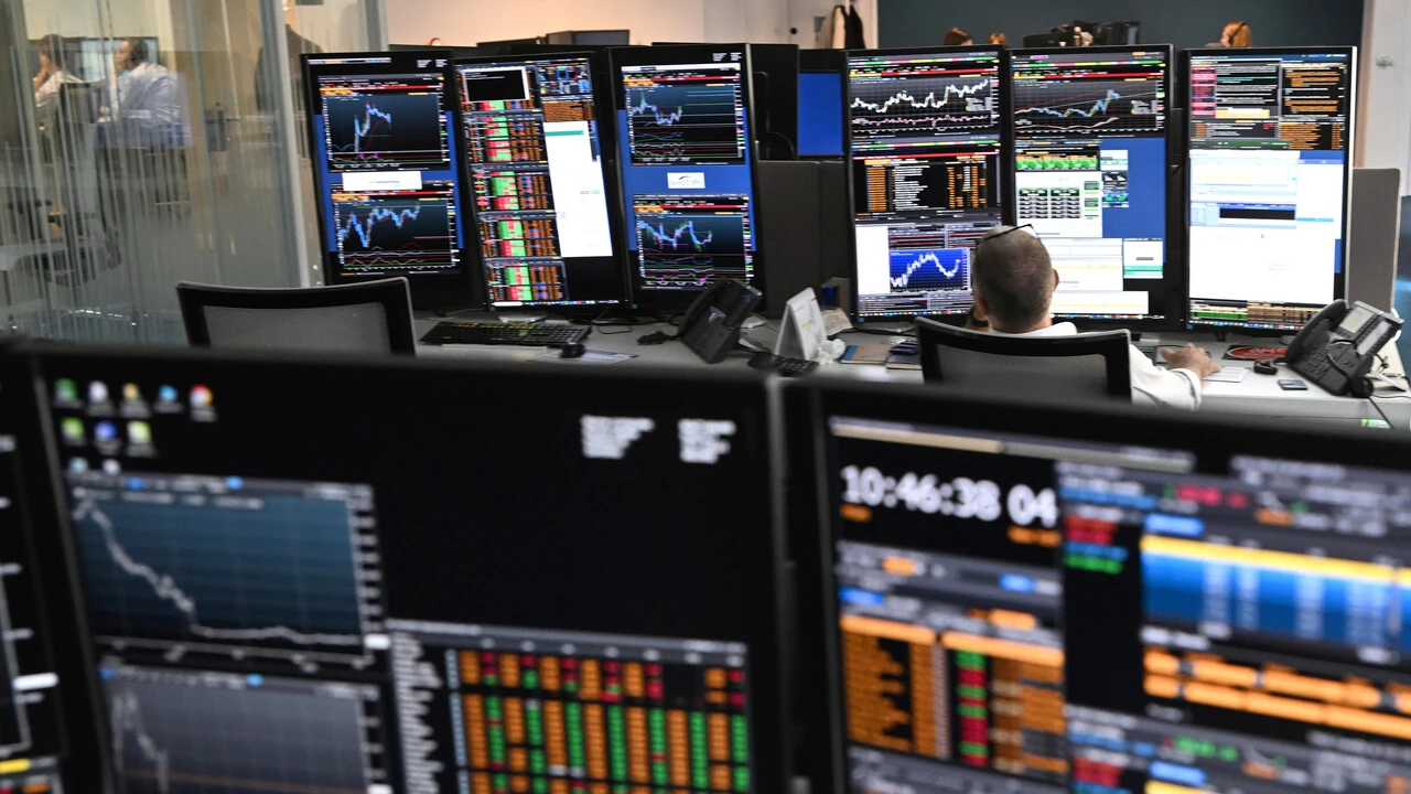 Borsa: Milano chiude fiacca con l'Europa, giù Saipem