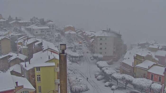 Maltempo: intense nevicate a sud di Salerno, disagi al traffico