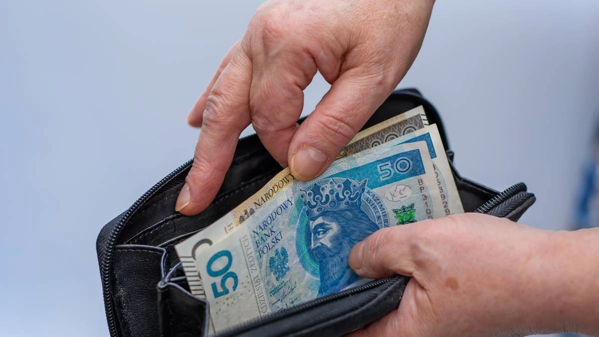 Niespodzianka dla emerytów. ZUS ogłasza nowy termin wypłat trzynastek