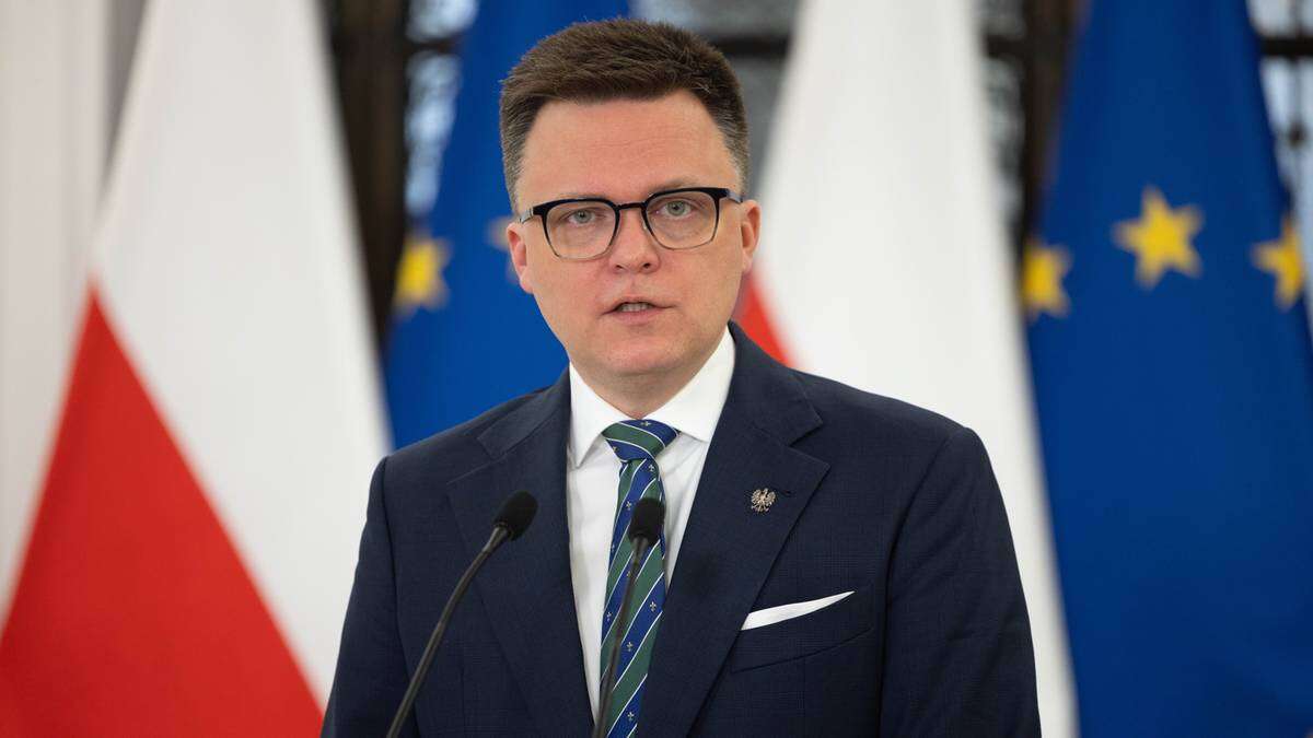 Pilna decyzja Hołowni. Posłowie będą obradować dłużej