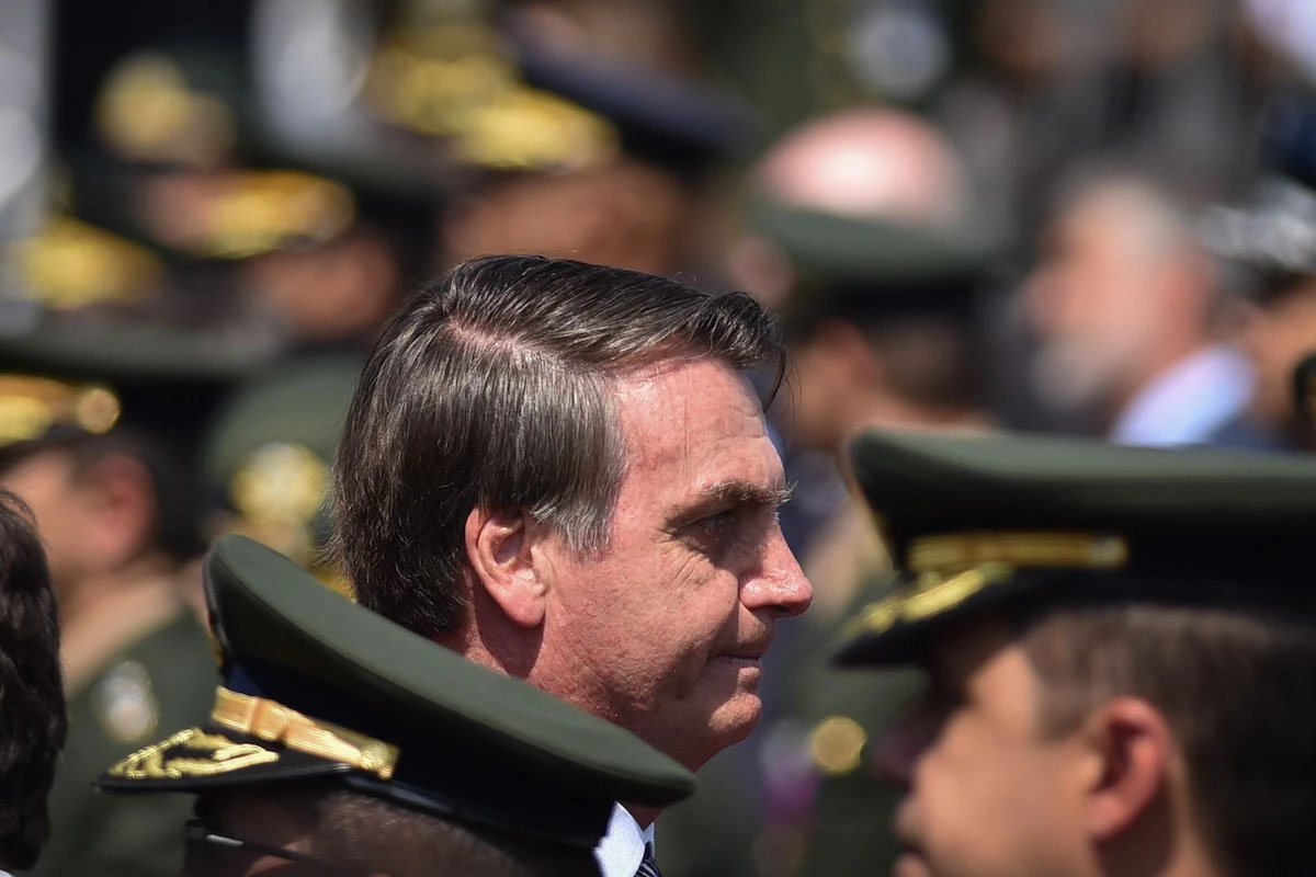 Governo avança na militarização de cargos que pertenciam a civis