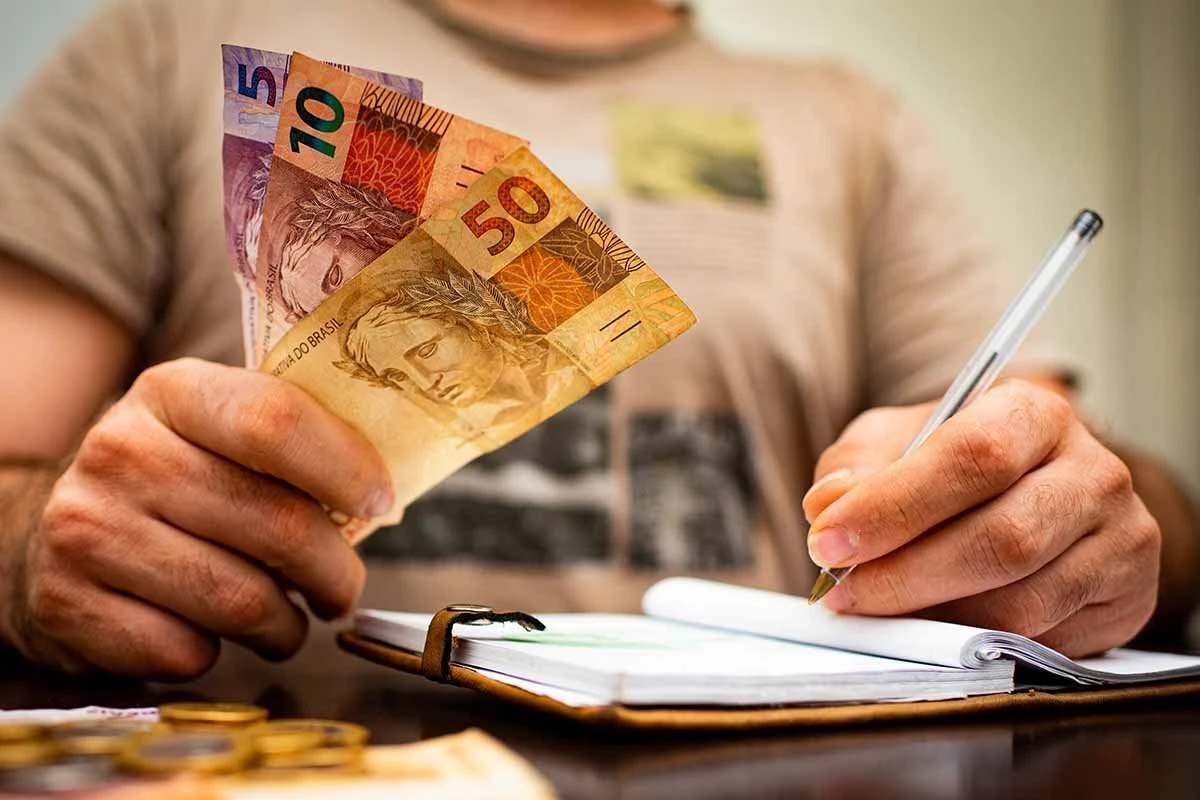 Governo cortou quase 5 milhões de brasileiros do auxílio emergencial 2021