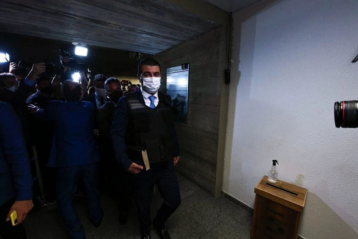 Bolsonaro está em xeque e ninguém controla a situação
