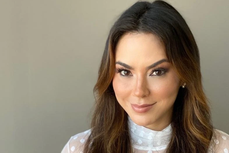 Vem, verão! Karla Lessa dá dicas valiosas para proteger o cabelo do sol
