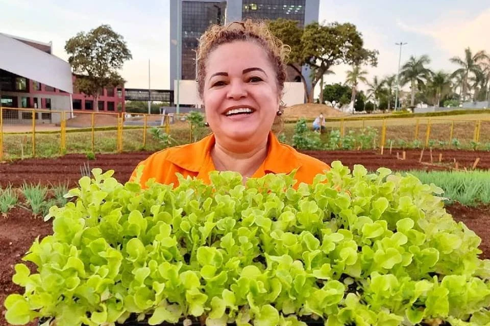 Primeira-dama de Goiânia ganha ares de youtuber nas redes sociais