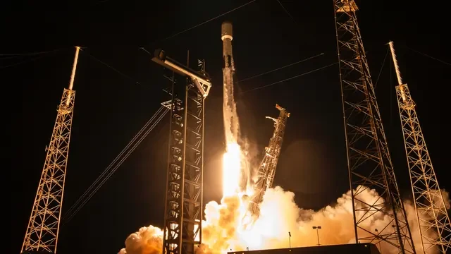 Potret Peluncuran Satelit Nusantara Lima dengan Roket Falcon 9 SpaceX