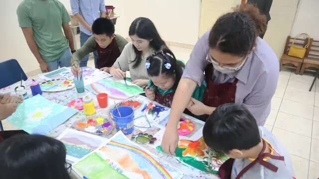 Mewarnai Dunia, Anak dengan Autisme Berkarya dalam Workshop Melukis