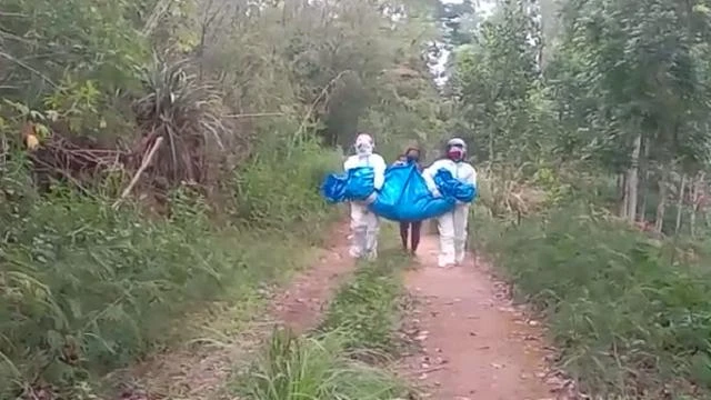 Cerita Pilu di Balik Jenazah Covid-19 Dibungkus Terpal di Ende NTT