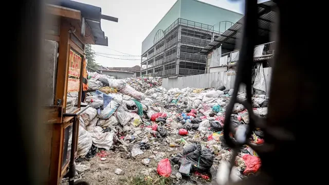 Dua Tahun Menumpuk, Sampah Pasar Cihaurgeulis Akan Diangkut, Butuh 15 Truk